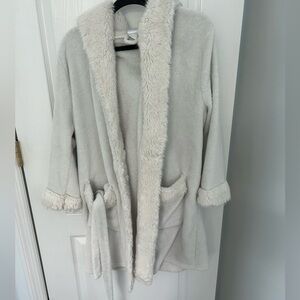 Pottery Barn Teen Plush White Robe with Faux Fur